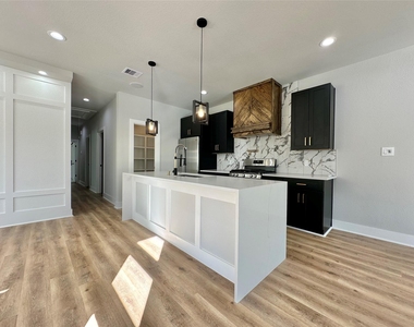 2444 Carmel Street - Photo Thumbnail 8