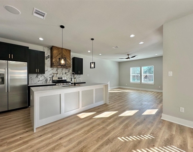 2444 Carmel Street - Photo Thumbnail 3