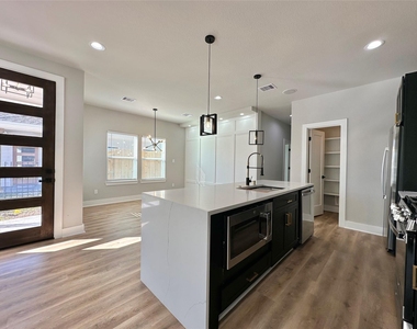 2444 Carmel Street - Photo Thumbnail 6