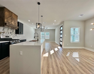 2444 Carmel Street - Photo Thumbnail 9