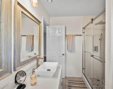 7806 Northfork Hollow Lane - Photo Thumbnail 9