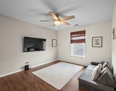 7806 Northfork Hollow Lane - Photo Thumbnail 10