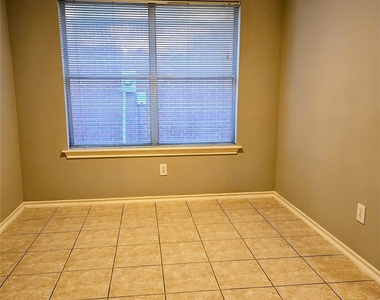 2419 Floral Ridge Drive - Photo Thumbnail 6