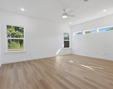 903 Marjorie Street - Photo Thumbnail 3