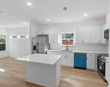 903 Marjorie Street - Photo Thumbnail 6