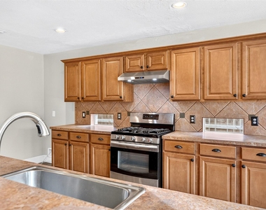 7603 Kenmark Court - Photo Thumbnail 16