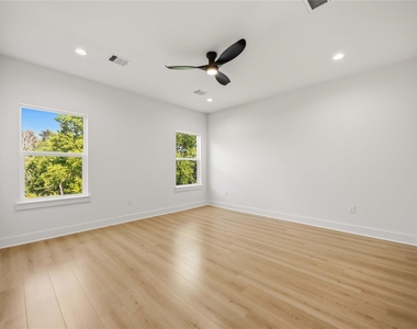 8210 Lawler Street - Photo Thumbnail 20
