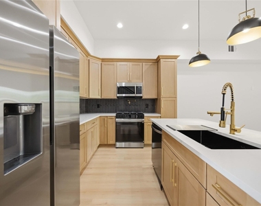 8210 Lawler Street - Photo Thumbnail 4