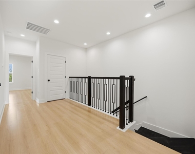8210 Lawler Street - Photo Thumbnail 10