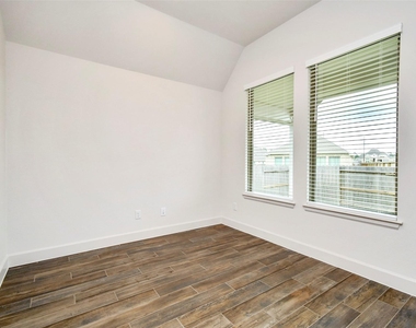 1318 Lakeside Creek Road - Photo Thumbnail 13