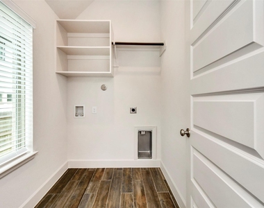 1318 Lakeside Creek Road - Photo Thumbnail 6