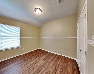 1835 Manor Drive - Photo Thumbnail 18