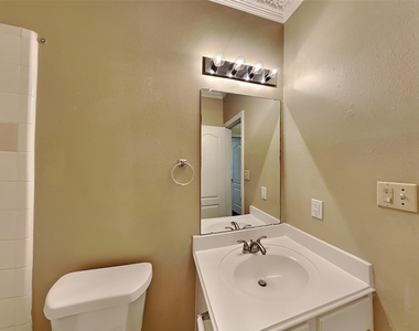 1835 Manor Drive - Photo Thumbnail 15