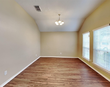 1835 Manor Drive - Photo Thumbnail 5