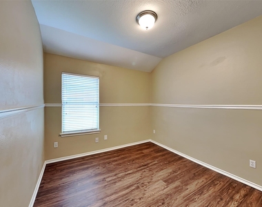 1835 Manor Drive - Photo Thumbnail 17