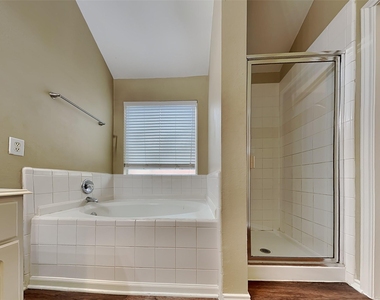 1835 Manor Drive - Photo Thumbnail 11