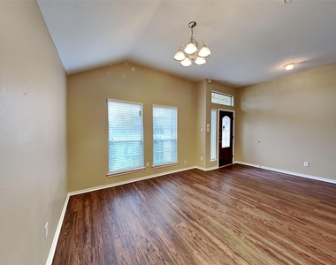 1835 Manor Drive - Photo Thumbnail 4