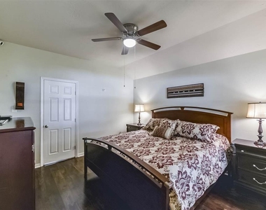 2823 Lakecrest Forest Drive - Photo Thumbnail 11