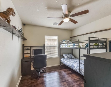 2823 Lakecrest Forest Drive - Photo Thumbnail 9