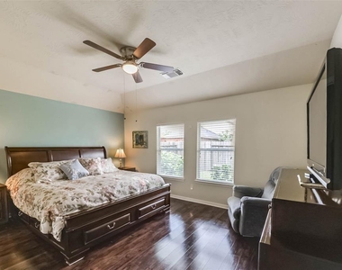 2823 Lakecrest Forest Drive - Photo Thumbnail 7