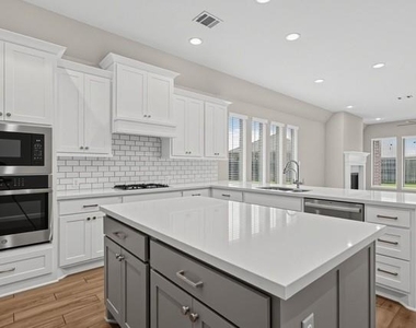 5123 Morrison Drive - Photo Thumbnail 4