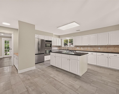 2103 Shadybriar Drive - Photo Thumbnail 13