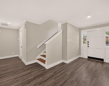 2103 Shadybriar Drive - Photo Thumbnail 5