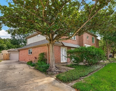 2103 Shadybriar Drive - Photo Thumbnail 3