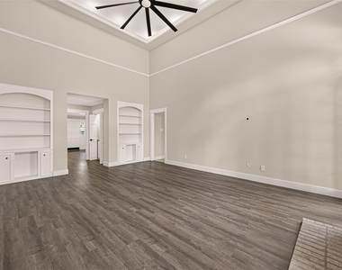 2103 Shadybriar Drive - Photo Thumbnail 10