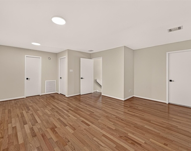 2103 Shadybriar Drive - Photo Thumbnail 30