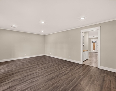 2103 Shadybriar Drive - Photo Thumbnail 6