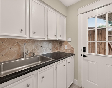 2103 Shadybriar Drive - Photo Thumbnail 18