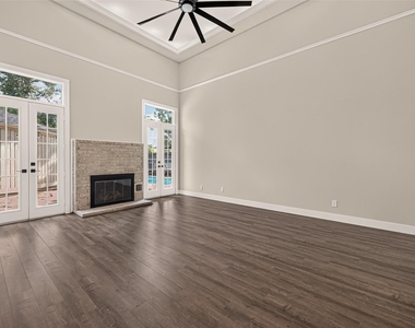 2103 Shadybriar Drive - Photo Thumbnail 8