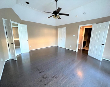 5407 Oak Cove Drive - Photo Thumbnail 10
