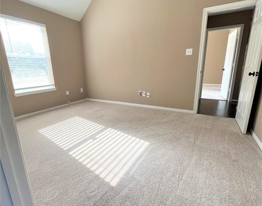 5407 Oak Cove Drive - Photo Thumbnail 15
