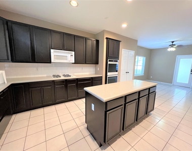 5407 Oak Cove Drive - Photo Thumbnail 9