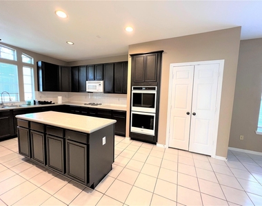 5407 Oak Cove Drive - Photo Thumbnail 8