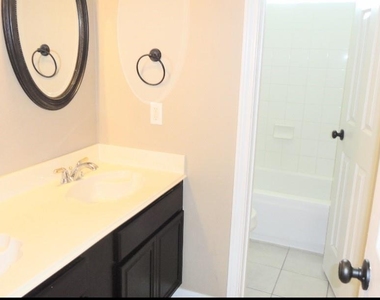 5407 Oak Cove Drive - Photo Thumbnail 16