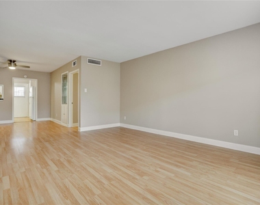 1807 Stoney Brook Drive - Photo Thumbnail 4