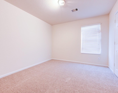3251 View Valley Trail - Photo Thumbnail 15