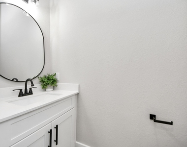 1102 Mansfield Street - Photo Thumbnail 31
