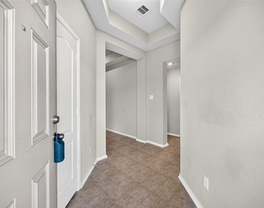 8811 Trenton Landing Lane - Photo Thumbnail 5