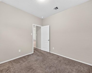 8811 Trenton Landing Lane - Photo Thumbnail 9
