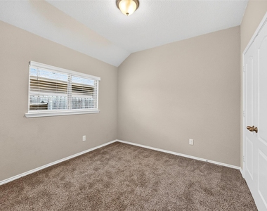 8811 Trenton Landing Lane - Photo Thumbnail 11