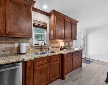10407 Winding Trail Road - Photo Thumbnail 11