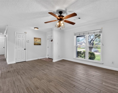 10407 Winding Trail Road - Photo Thumbnail 5