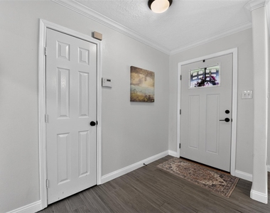 10407 Winding Trail Road - Photo Thumbnail 3