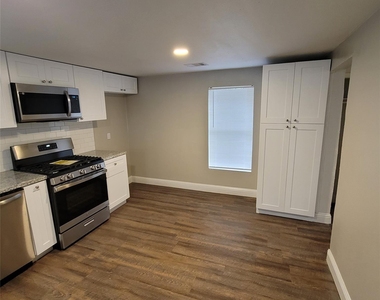 6810 Bleker Street - Photo Thumbnail 30