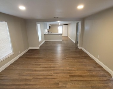 6810 Bleker Street - Photo Thumbnail 27