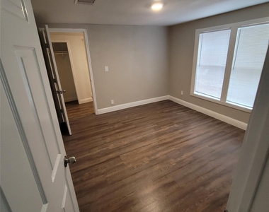 6810 Bleker Street - Photo Thumbnail 16